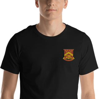Bravo BTRY 1/103d FAR 8841781  Unisex t-shirt -